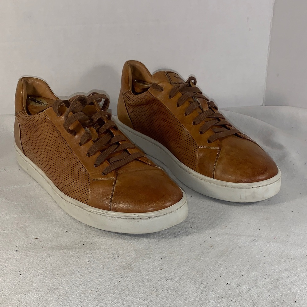 Magnanni Mens Brown Leather Low-Top Sneakers with White Sole